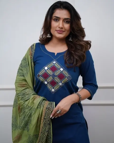 Blue-Embroidered-Cotton-Kurta-Pant-Set3.webp