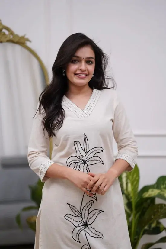 Cream-Lily-Embroidered-Kurta-Palazzo-Set4.webp