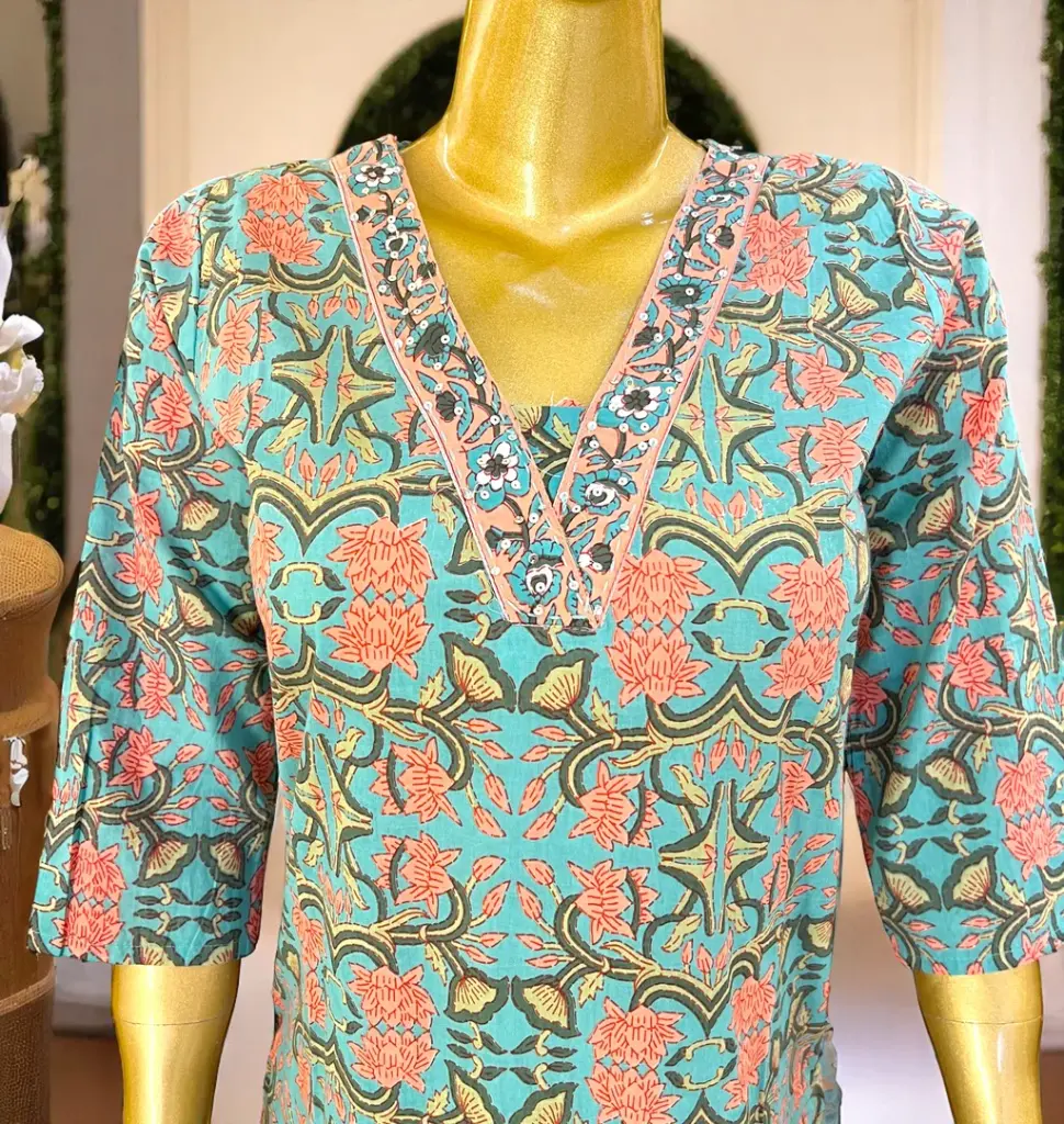 Printed-Cotton-Kurti-with-V-Neck-Detailing02.webp