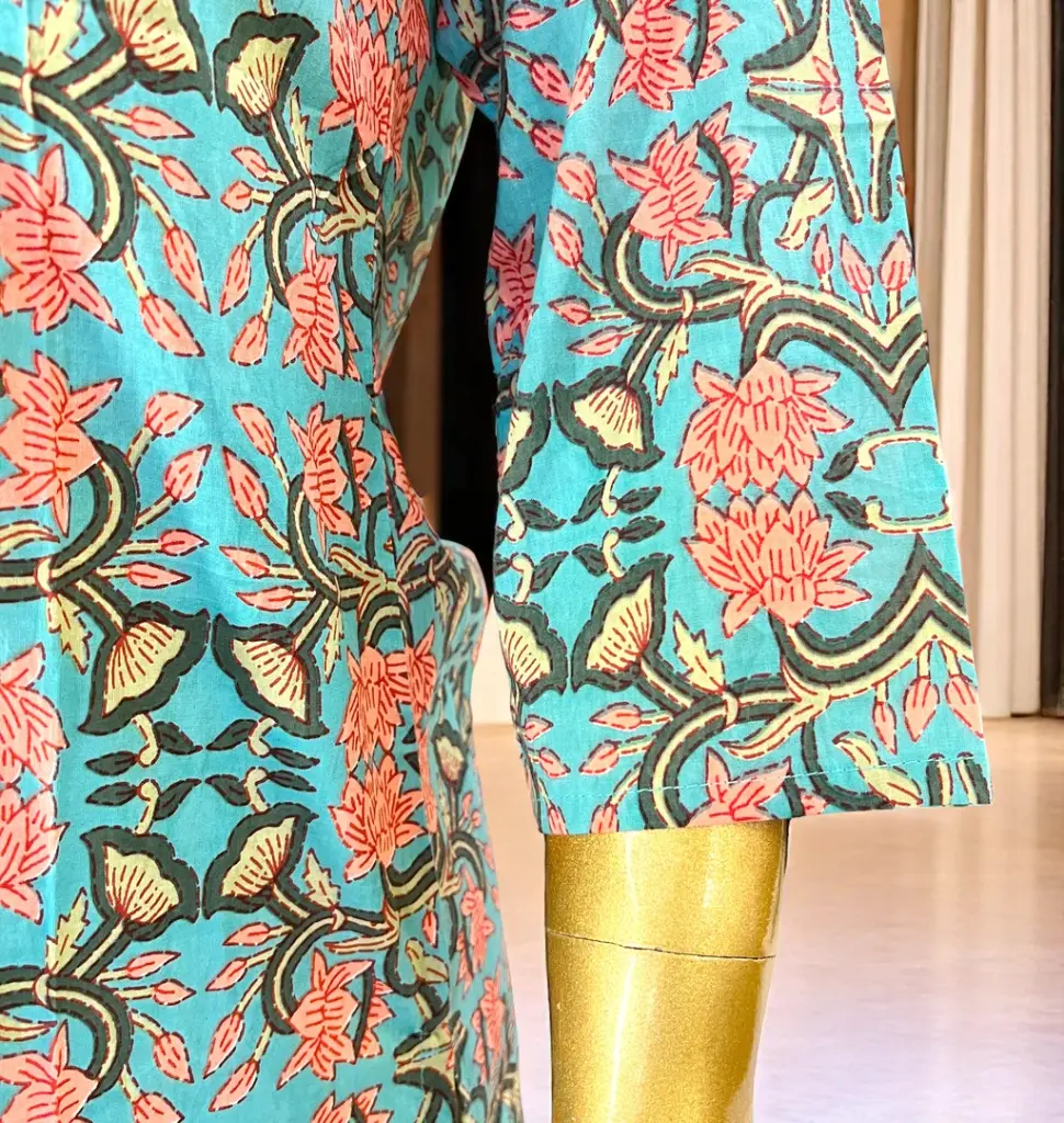 Printed-Cotton-Kurti-with-V-Neck-Detailing03.webp