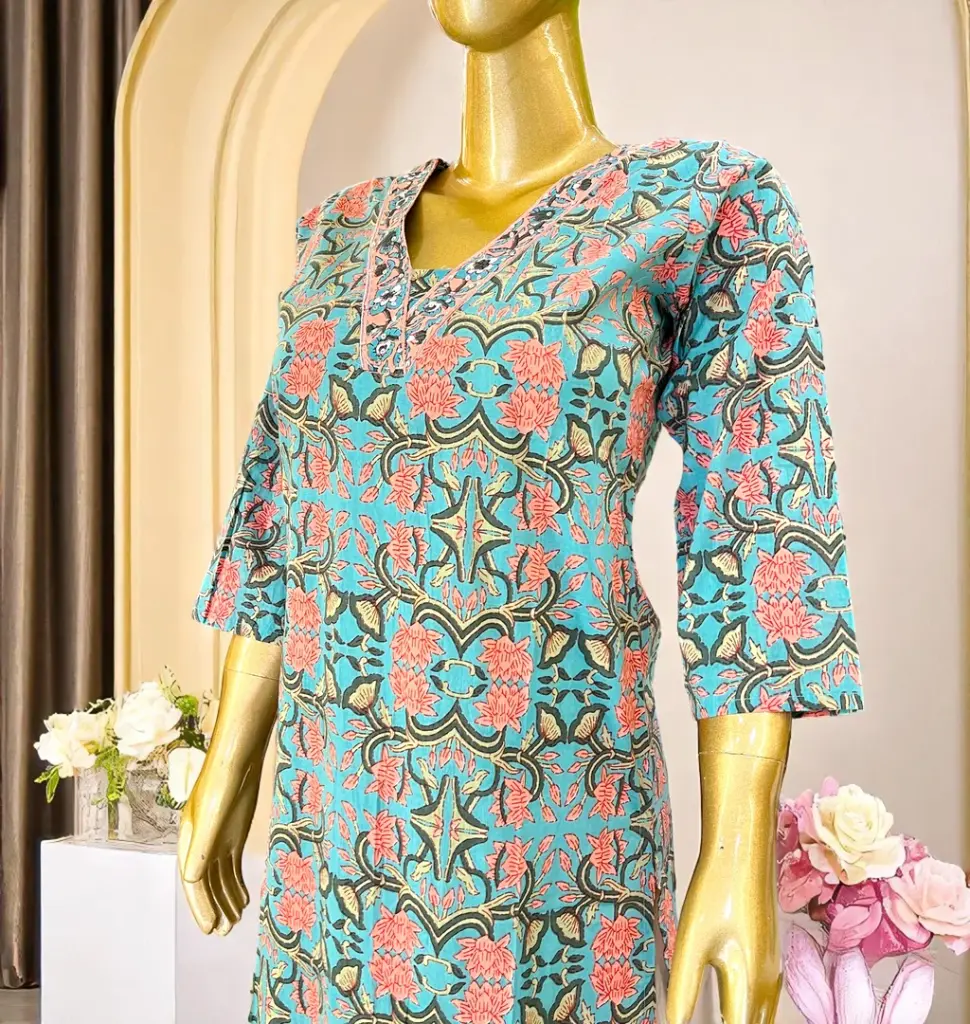 Printed-Cotton-Kurti-with-V-Neck-Detailing04.webp