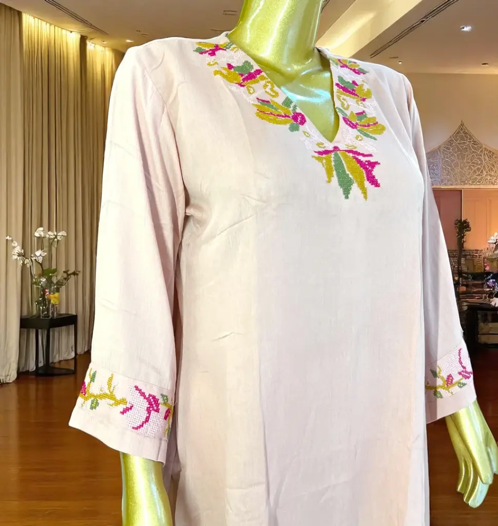 Pink-Kurti-with-V-Neck-Thread-Work03.webp
