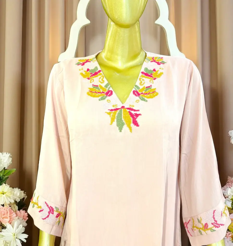 Pink-Kurti-with-V-Neck-Thread-Work01.webp