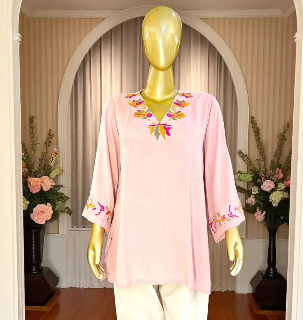 Pink-Kurti-with-V-Neck-Thread-Work02.webp