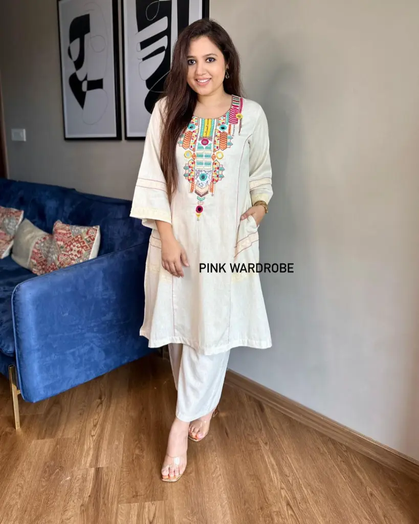 Embroidered-Natural-Flex-Cotton-Kurta-Set-with-handwork-on-neck1.webp