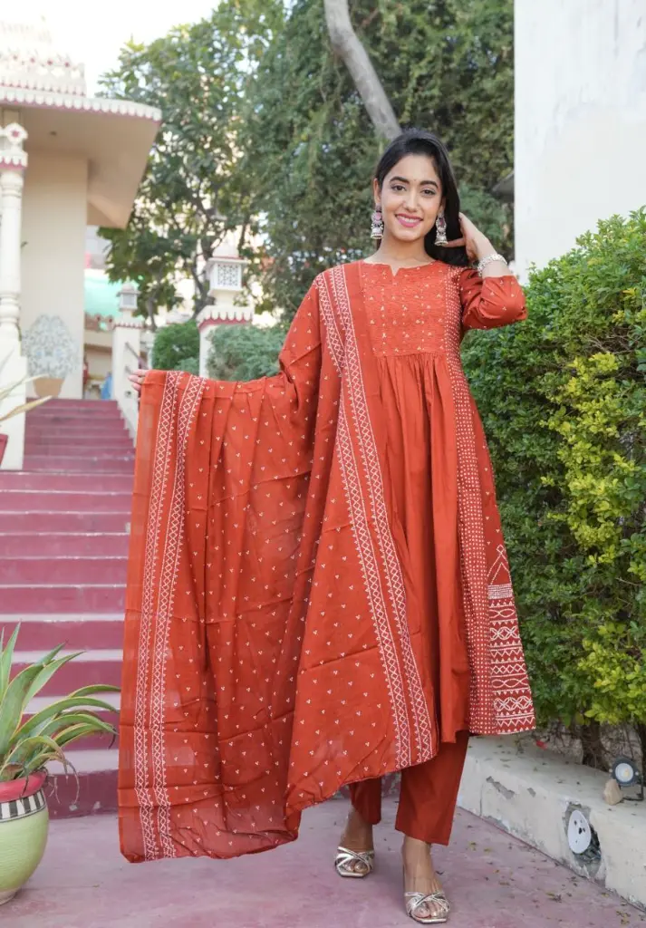 Rust-Baisakhi-Kurta-Set-with-Embroidered-Dupatta3.webp