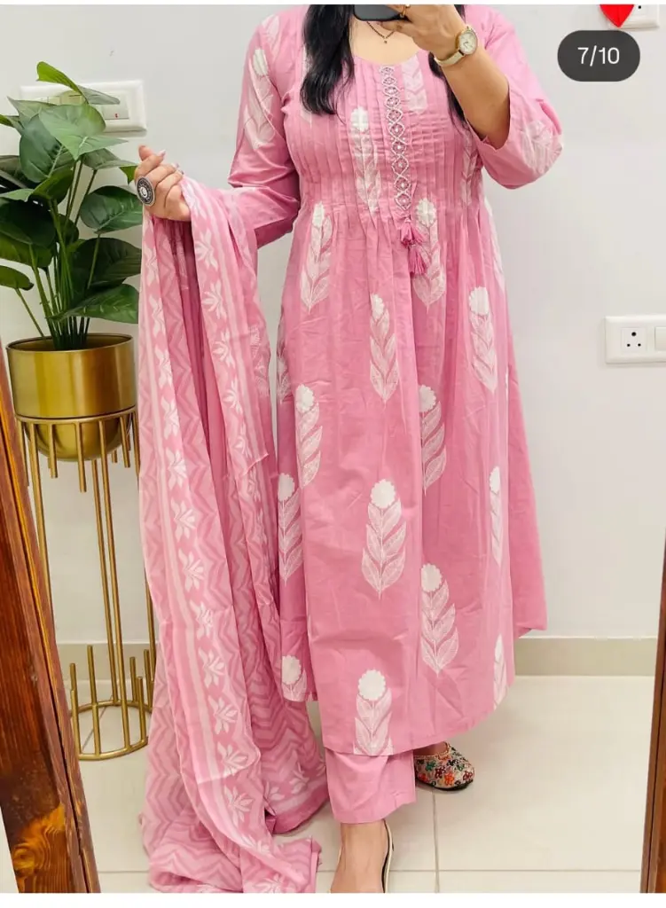 Hand-Embroidered-Anarkali-Kurta-Set-with-Malmal-Dupatta-Pink4.webp
