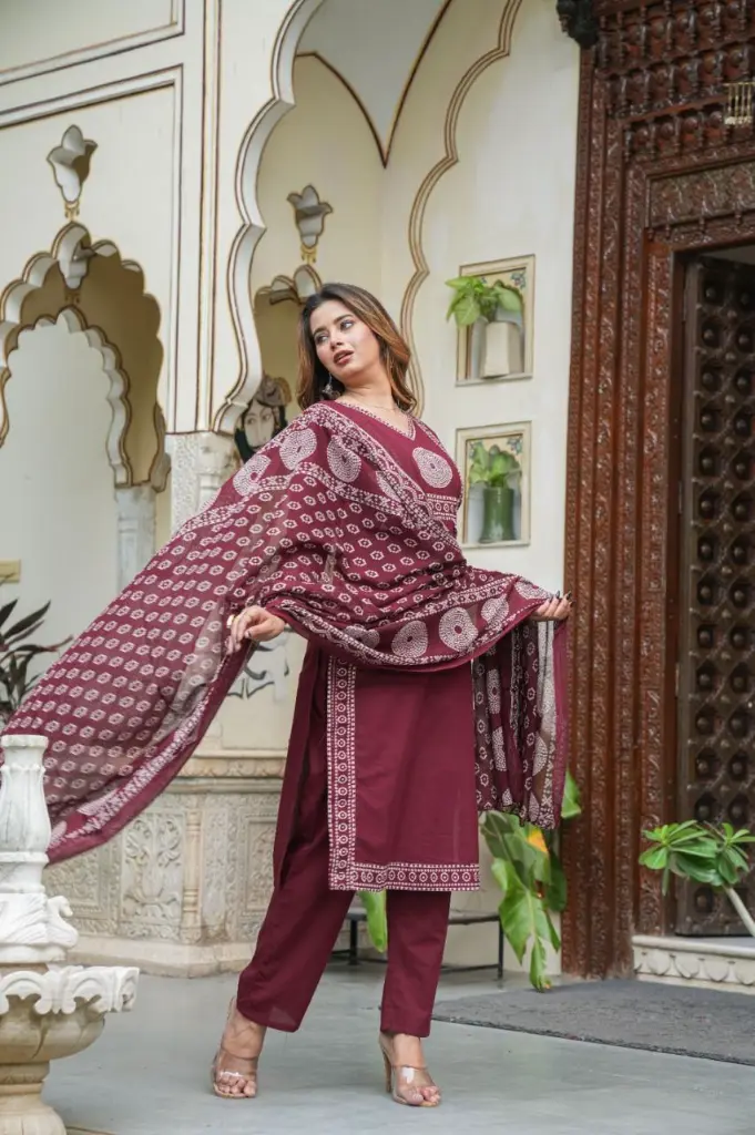 Banjaran-Bhandej-Cotton-Kurta-Set-Maroon3.webp
