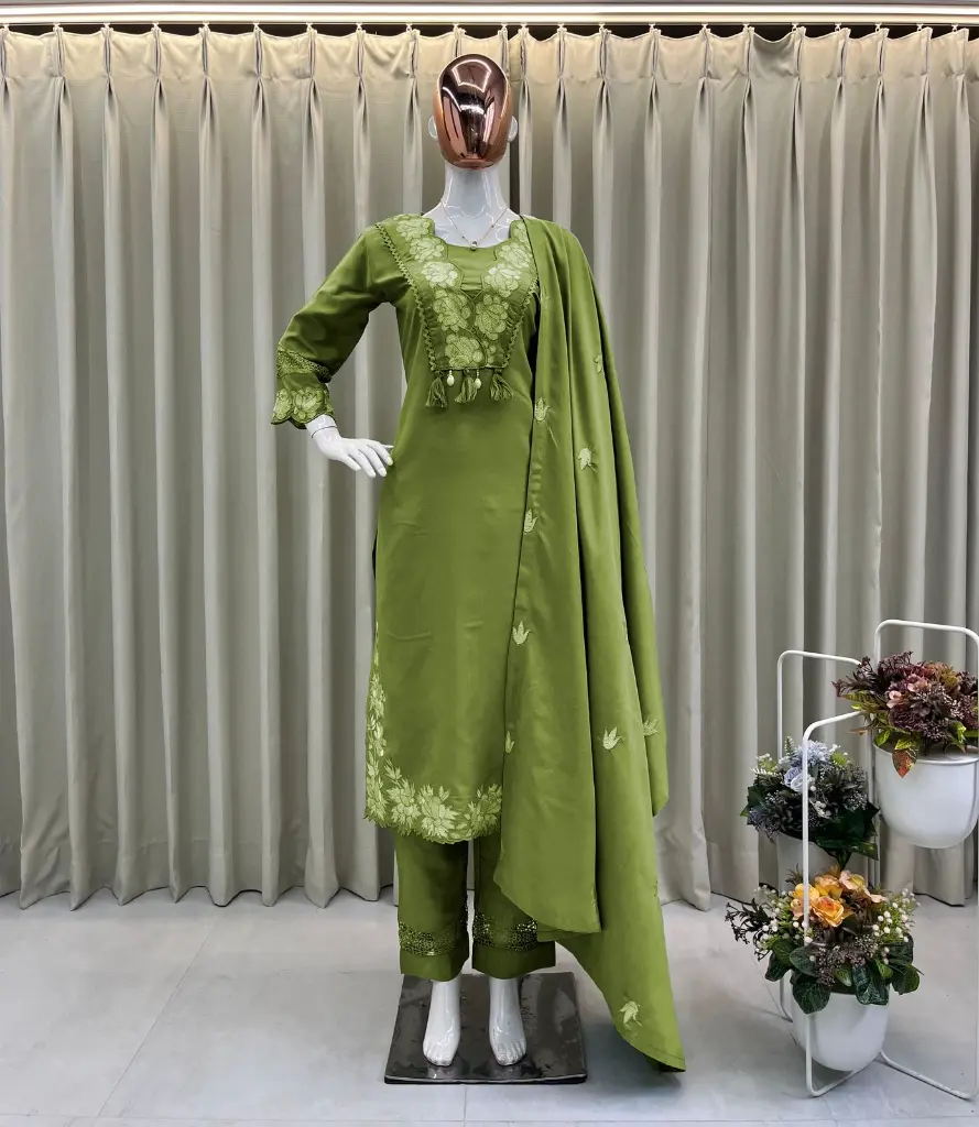 Brown&Green-Embroidered-Rayon-Slub-Cotton-Kurta-Set-Green3.webp