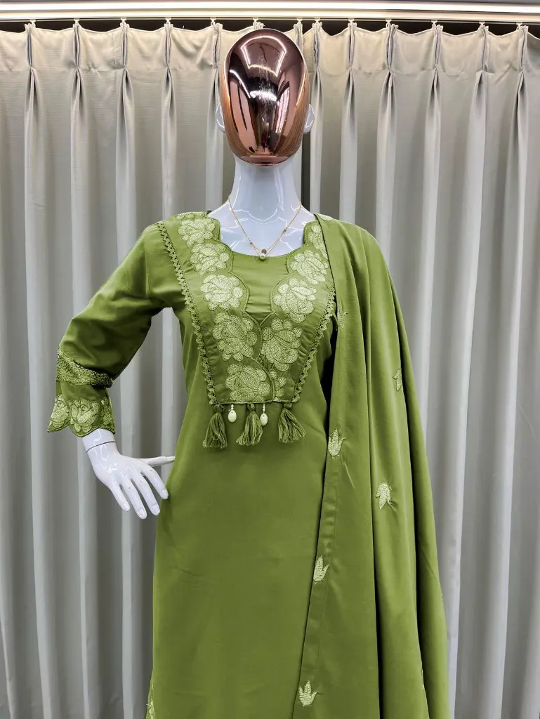 Brown&Green-Embroidered-Rayon-Slub-Cotton-Kurta-Set-Green4.webp