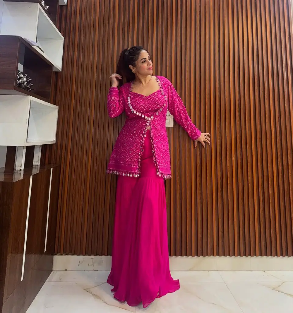 Fuchsia-Pink-Hand-Embroidered-Georgette-Sharara-Set2.webp
