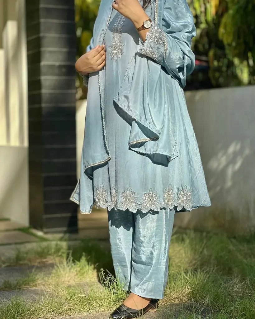 Beautiful-Embroidered-Chinon-Silk-Kurta-Set2.webp