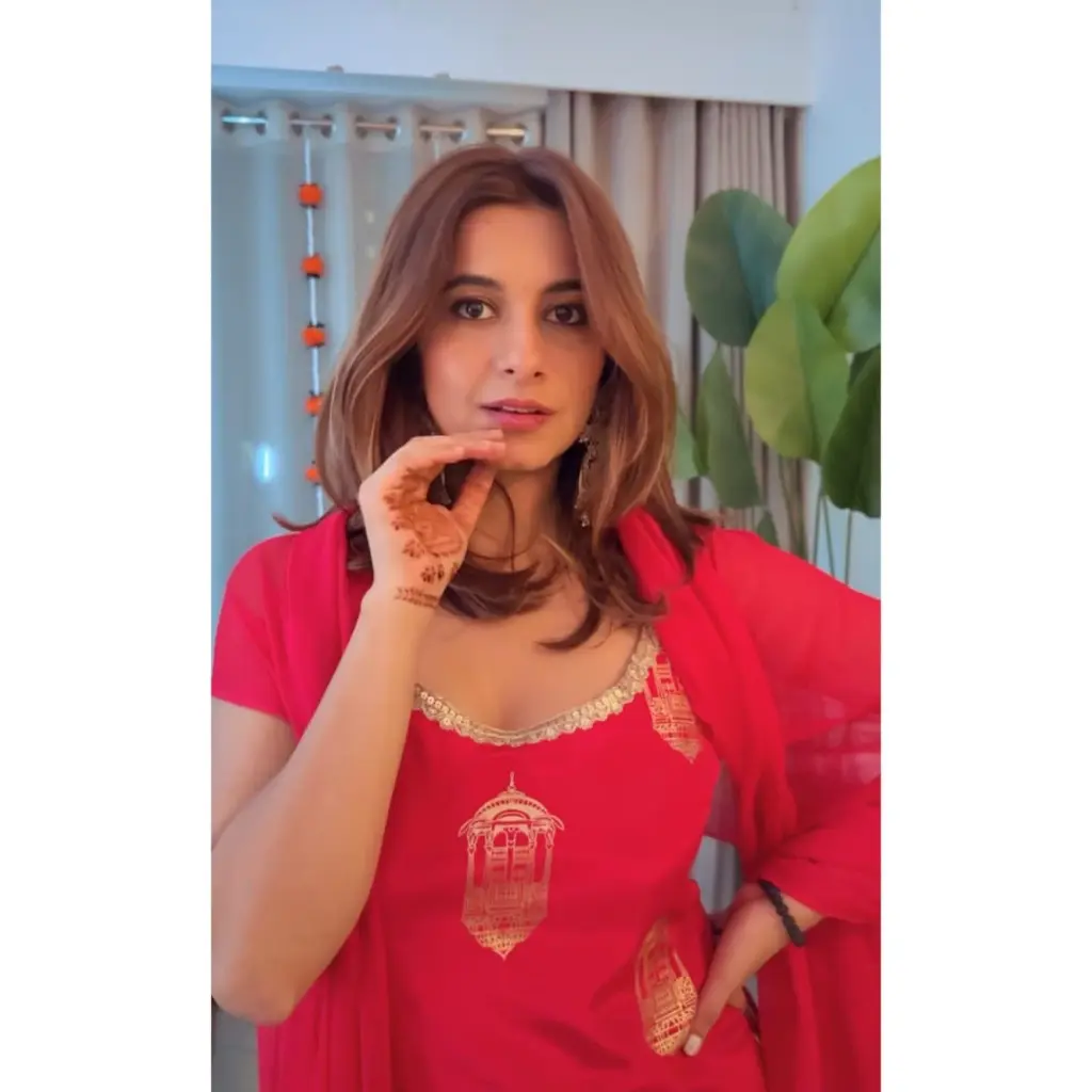 Red-Threadwork-Georgette-Sharara-Set4.webp