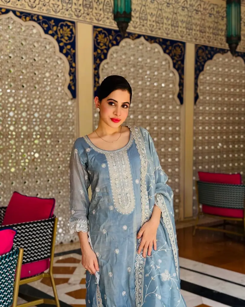 Grey-Gold-Crush-Embroidered-Silk-Suit-Set3.webp