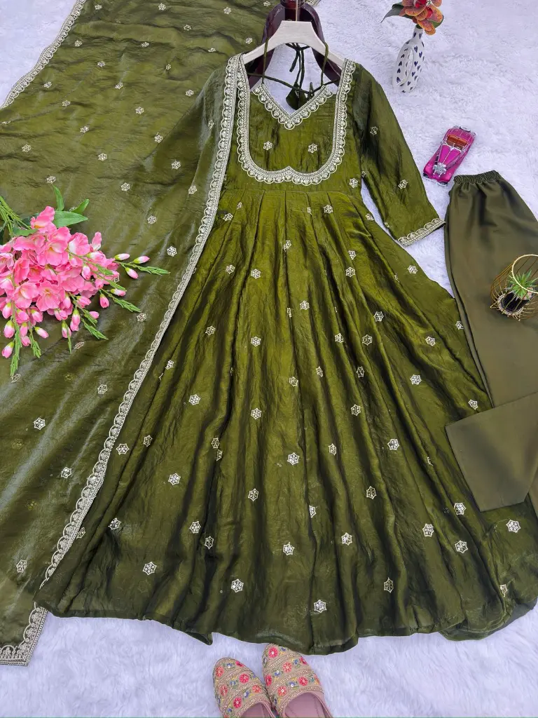 Heavy-Fandy-Silk-Embroidered-Anarkali-Suit-Set-Green2.webp
