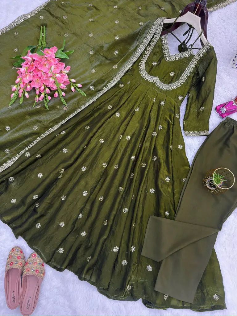 Heavy-Fandy-Silk-Embroidered-Anarkali-Suit-Set-Green4.webp
