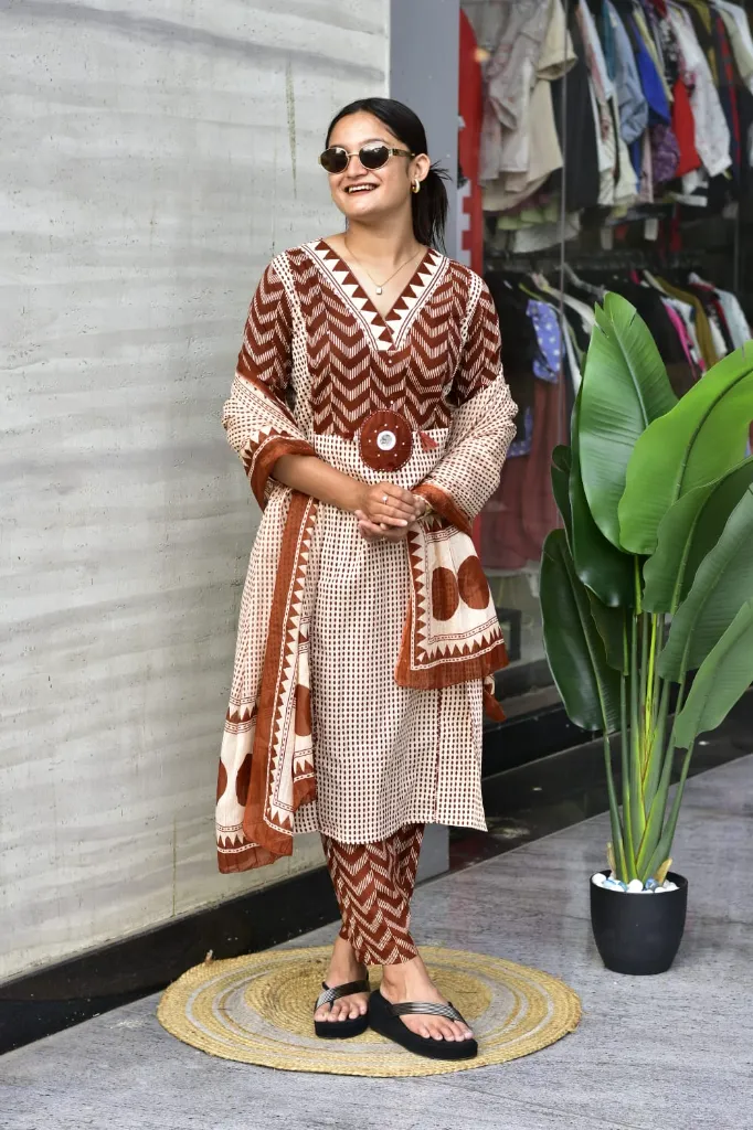 Jaipur-Pure-Cotton-60x60-Zig-Zag-Print-Kurta-Pant-Set-with-Handcrafted-Floral-Neckline-Rust4.webp
