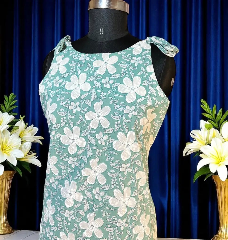 blue-kurti-with-white-flowers02.webp