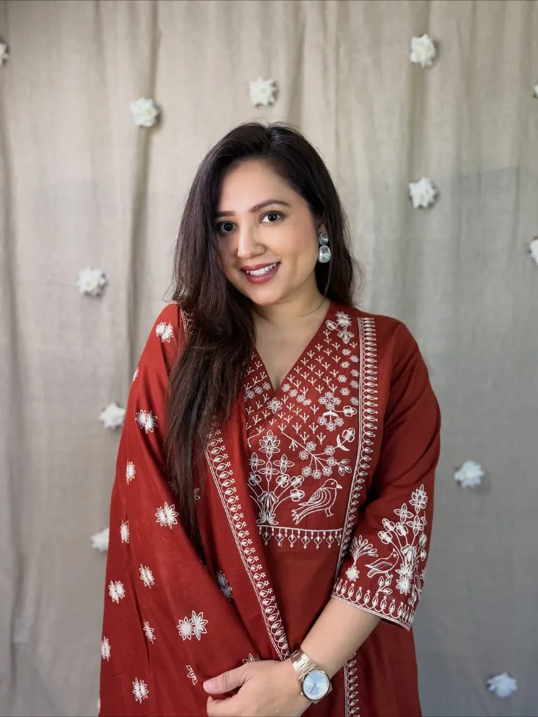 Pure-Cotton-Voluminous-A-Line-Embroidered-Kurta-Palazzo-Malmal-Dupatta-Set-Rust4.webp