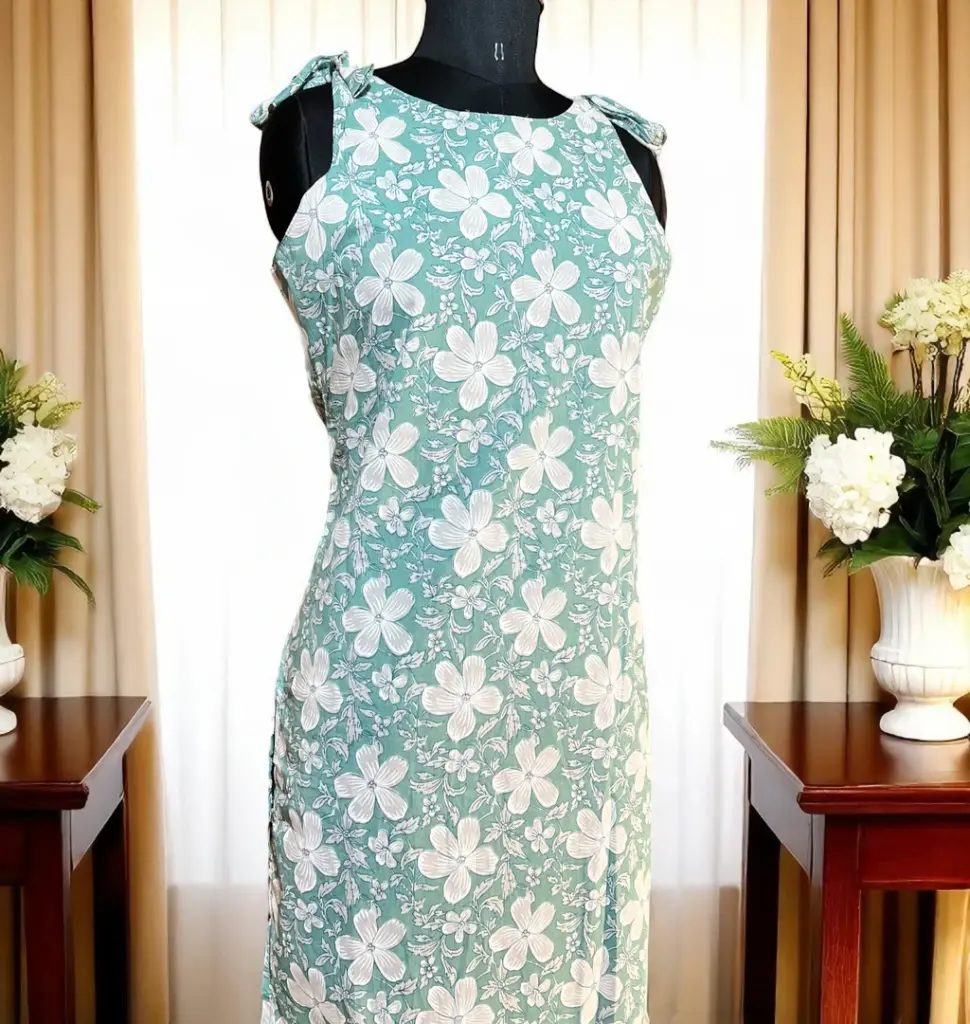 blue-kurti-with-white-flowers03.webp