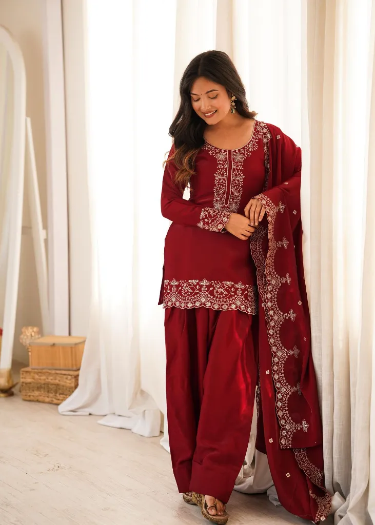 Glass-Roman-Silk-Embroidered-Top-with-Coordinating-Dupatta-and-Farshi-Shalwar-Set4.webp