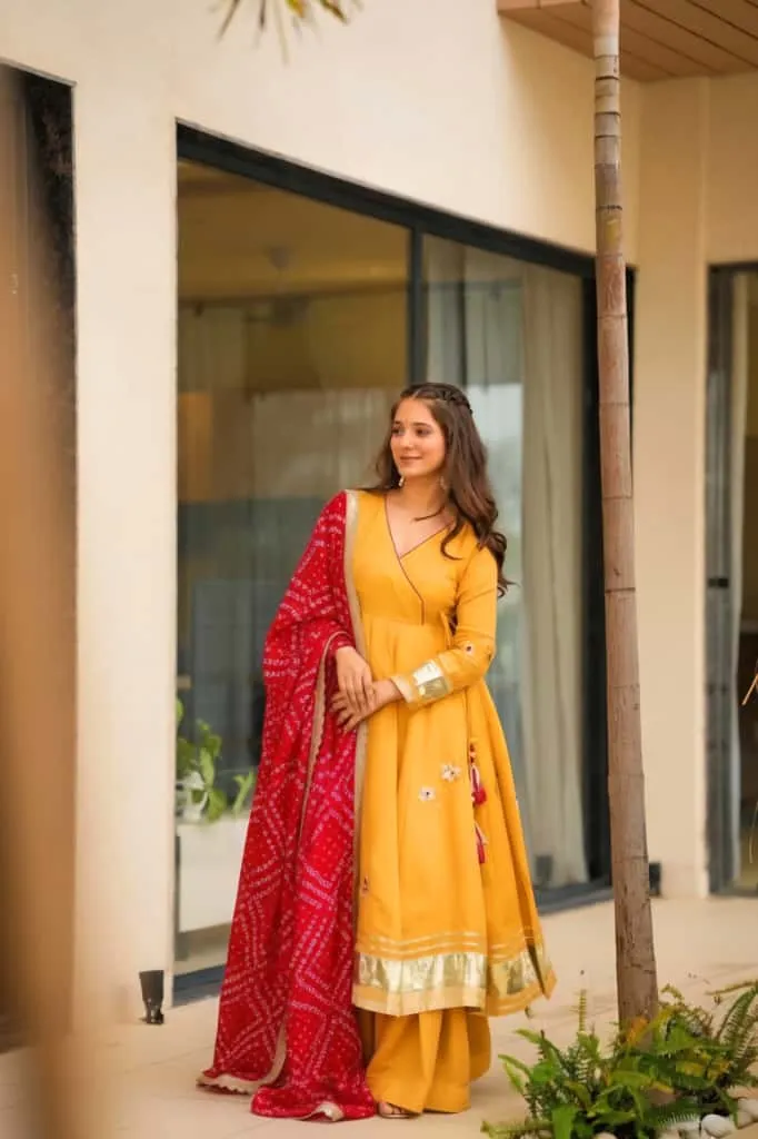 Pure-Soft-Chinon-Handmade-Gottapatti-Anarkali,-Full-Flair-Palazzo,-and-Bandhani-Cutwork-Dupatta-Set-Yellow2.webp