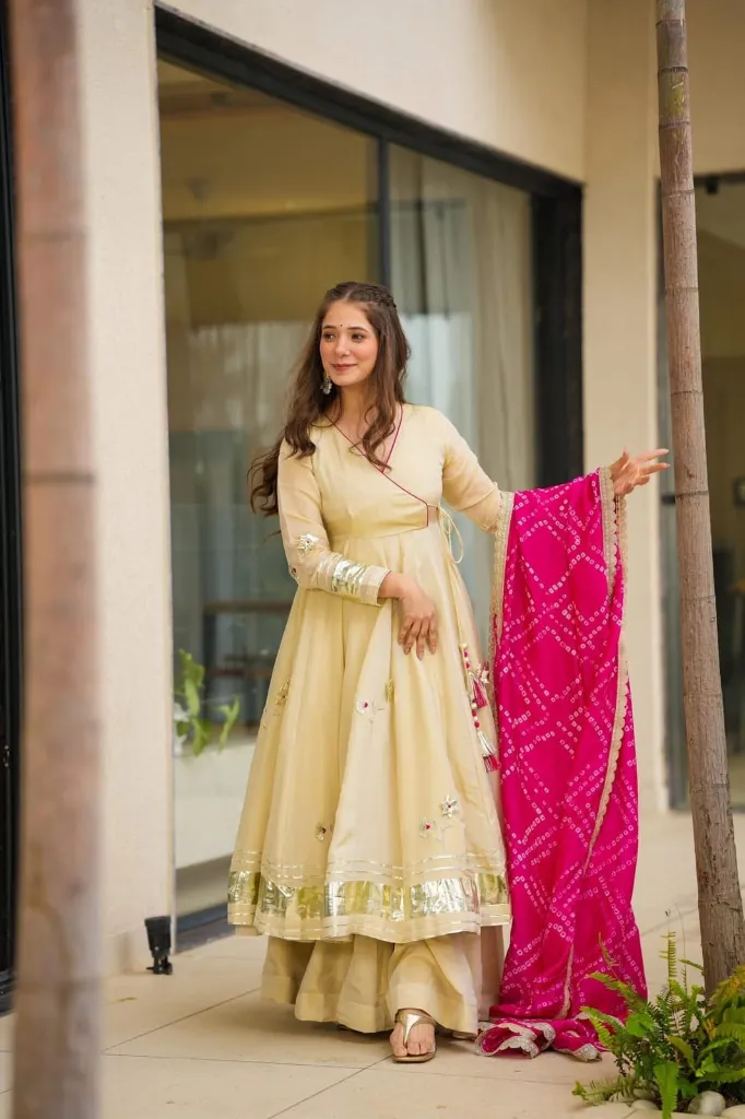 Pure-Soft-Chinon-Handmade-Gottapatti-Anarkali,-Full-Flair-Palazzo,-and-Bandhani-Cutwork-Dupatta-Set-Cream4.webp