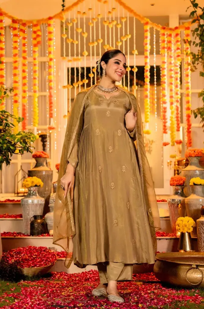 Premium-Shimmer-Chanderi-Silk-Heavily-Embroidered-Kurti,-BSY-Chanderi-Silk-Pants,-and-Organza-Dupatta-3-Piece-Festive-Luxury-Suit-Set3.webp