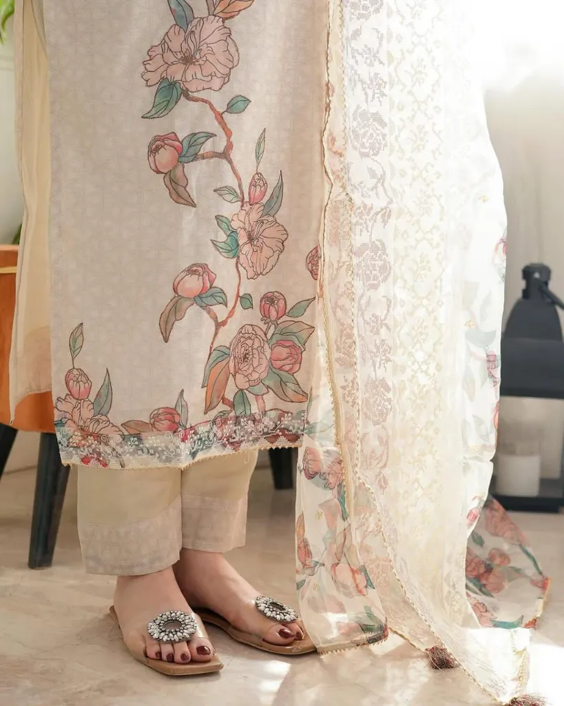 Premium-Linen-Printed-Kurti,-Tailored-Bottom-Trousers,-and-Coordinated-Dupatta-3-Piece-Luxury-Festive-Set-with-Intricate-Full-Work-Detailing4.webp