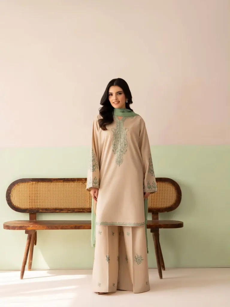 Heavy-Pure-Roman-Silk-3mm-Sequins-Embroidered-Tunic-&-Palazzo-Set-with-Georgette-Dupatta5.webp