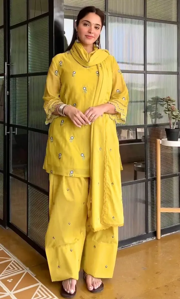 Pure-Satin-Mul-Chanderi-Embroidered-Tunic-&-Roman-Silk-Farshi-Palazzo-Set-with-GPU-Lace-Dupatta4.webp