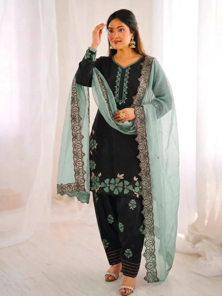 Roman-Glass-Silk-Heavy-Embroidered-Moti-Work-Tunic-&-Farshi-Pant-Set-with-GMY-Silk-Dupatta-Green2.webp