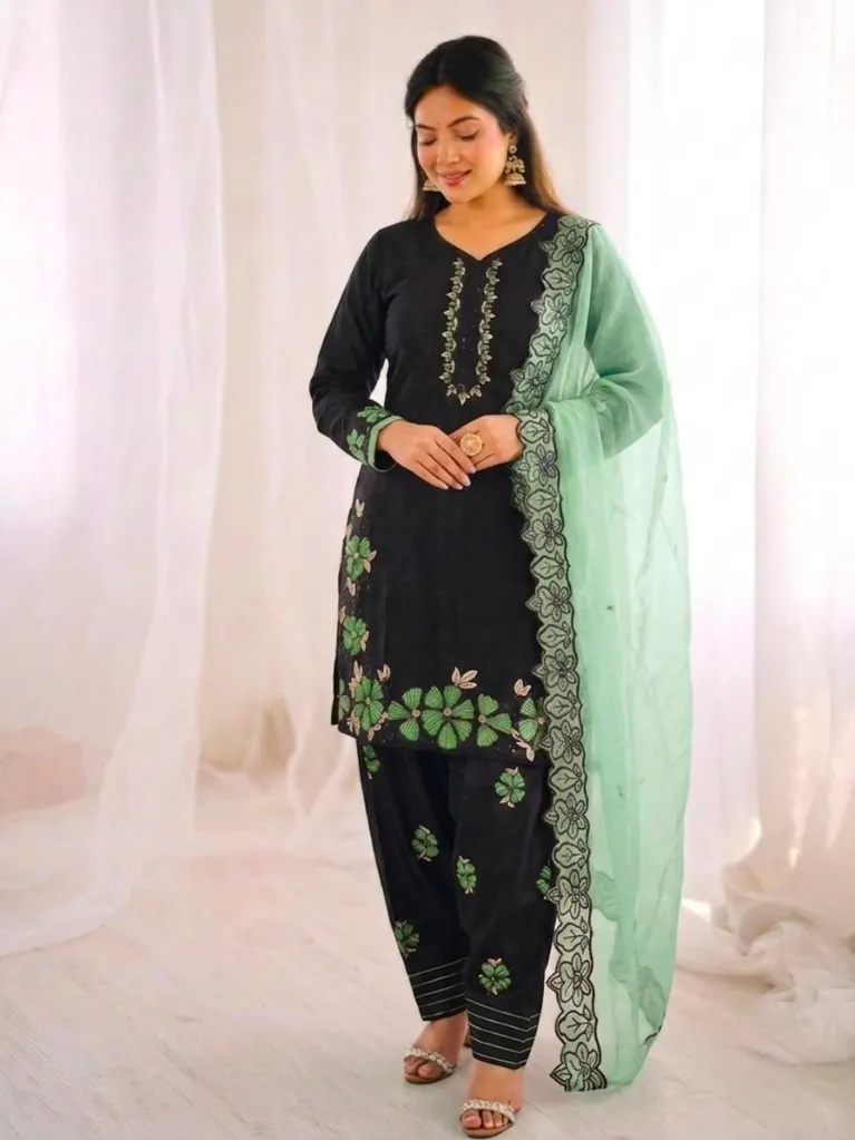 Roman-Glass-Silk-Heavy-Embroidered-Moti-Work-Tunic-&-Farshi-Pant-Set-with-GMY-Silk-Dupatta-Green4.webp
