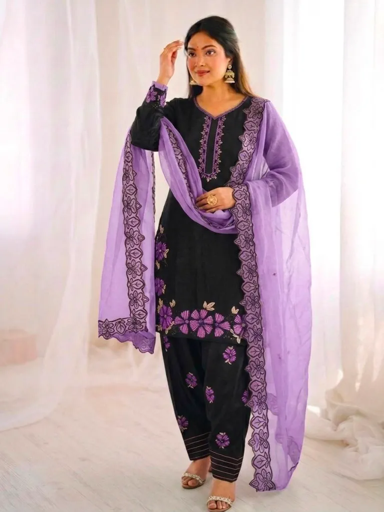Roman-Glass-Silk-Heavy-Embroidered-Moti-Work-Tunic-&-Farshi-Pant-Set-with-GMY-Silk-Dupatta-Purple4.webp
