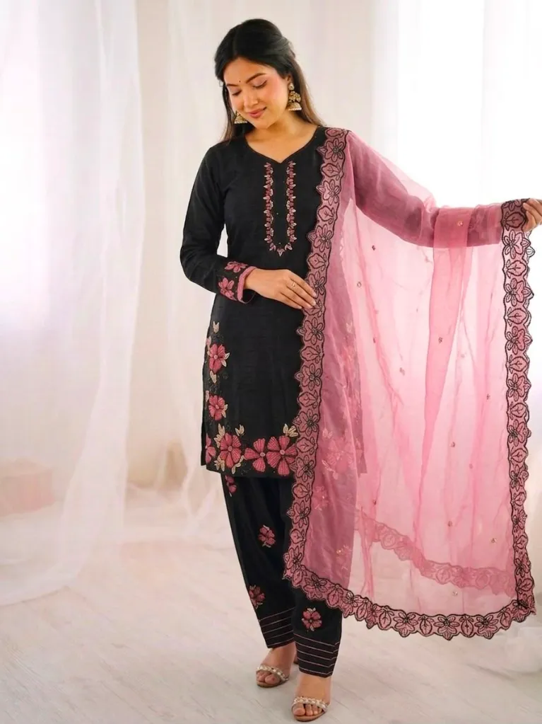 Roman-Glass-Silk-Heavy-Embroidered-Moti-Work-Tunic-&-Farshi-Pant-Set-with-GMY-Silk-Dupatta-Pink4.webp