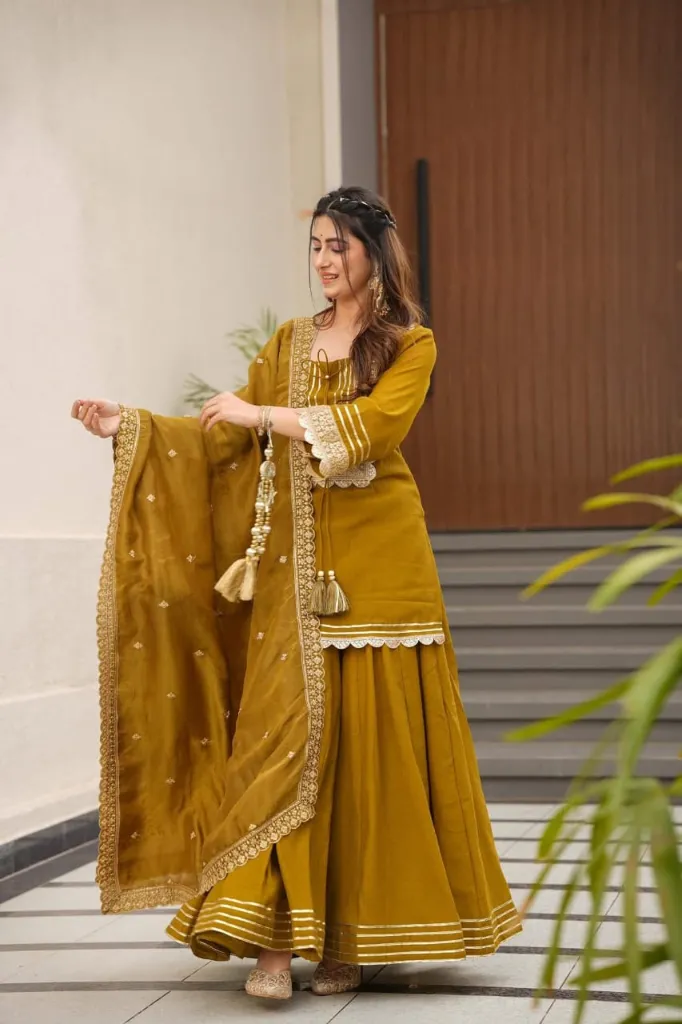 Pure-Soft-Chinon-Embroidered-Peplum-Top-with-12-Kali-Flared-Palazzo-and-Dupatta3.webp