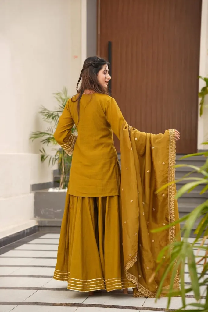 Pure-Soft-Chinon-Embroidered-Peplum-Top-with-12-Kali-Flared-Palazzo-and-Dupatta2.webp