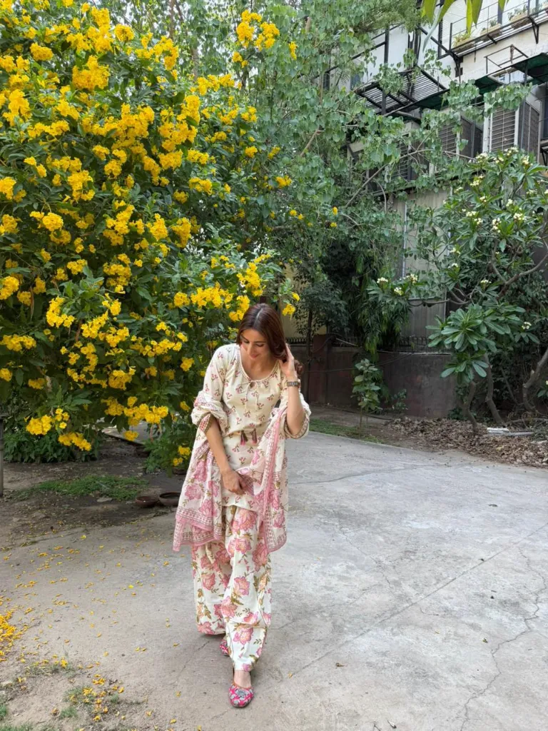 Maslin-Digital-Print-Top-and-Farshi-Pant-Set-with-Fox-Georgette-Dupatta5.webp