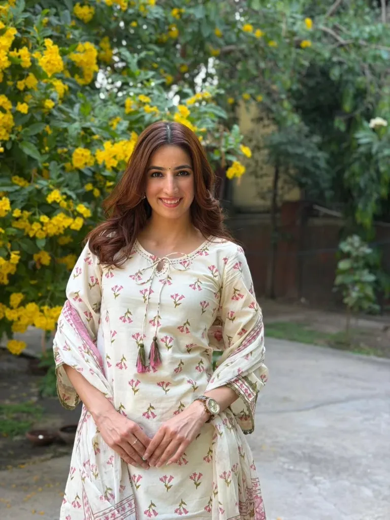Maslin-Digital-Print-Top-and-Farshi-Pant-Set-with-Fox-Georgette-Dupatta7.webp