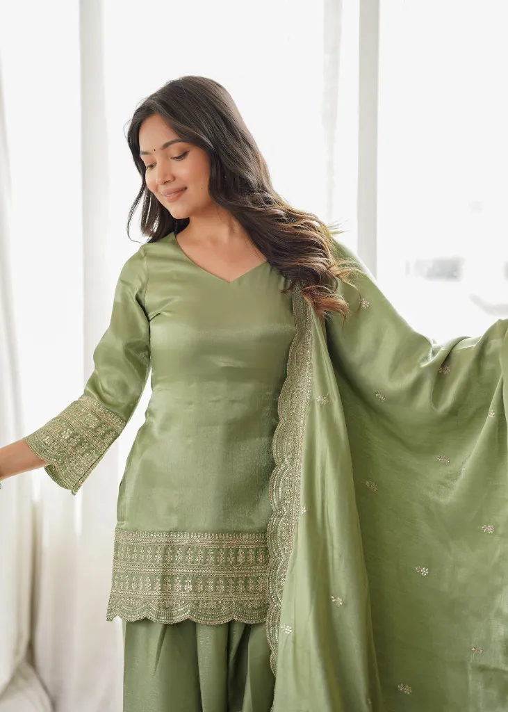 Glass-Roman-Silk-Embroidered-Kurta-with-Farshi-Shalwar-and-Dupatta-Set3.webp