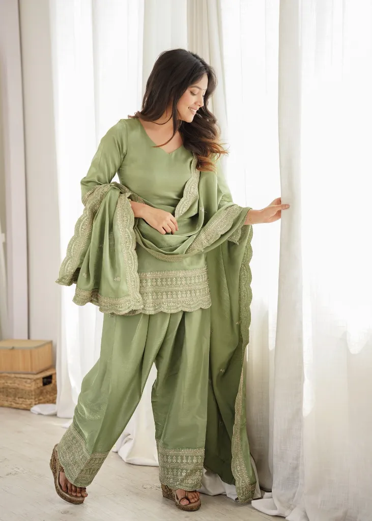 Glass-Roman-Silk-Embroidered-Kurta-with-Farshi-Shalwar-and-Dupatta-Set4.webp