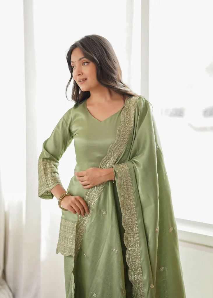 Glass-Roman-Silk-Embroidered-Kurta-with-Farshi-Shalwar-and-Dupatta-Set2.webp