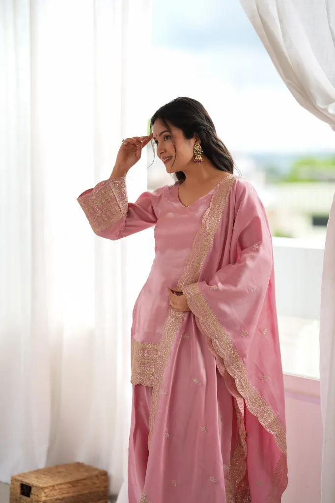 Glass-Roman-Silk-Embroidered-Kurta-with-Farshi-Shalwar-and-Dupatta-Set10.webp