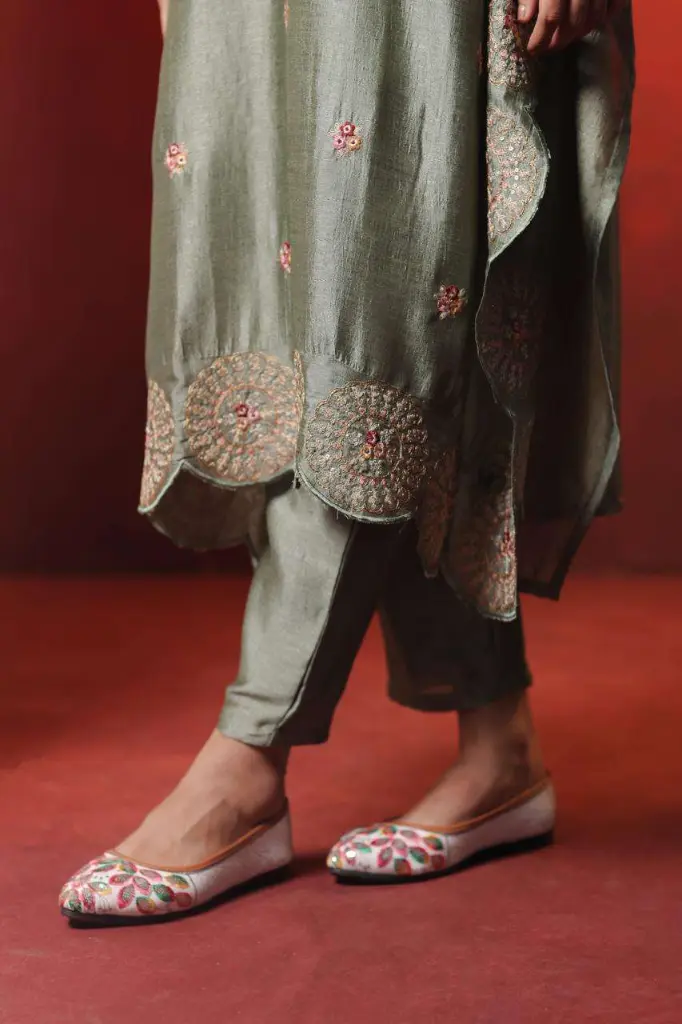 Serene-Silk-Kaftan-Pant-Set4.webp