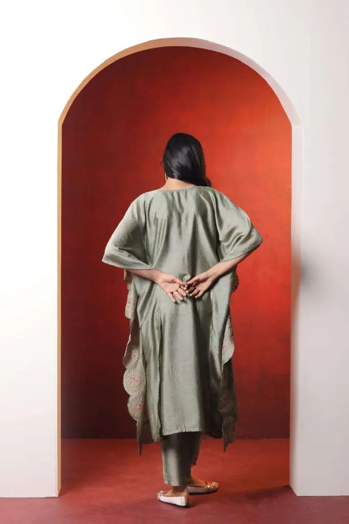 Serene-Silk-Kaftan-Pant-Set3.webp
