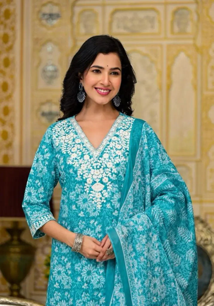 Elegant-Cotton-Kurta-Set-with-Embroidered-Detailing4.webp