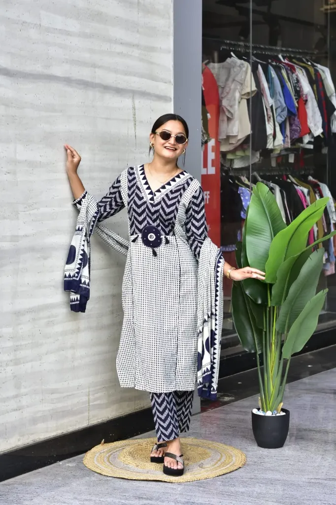 Jaipur Pure Cotton 60x60 Zig-Zag Print Kurta Pant Set with Handcrafted Floral Neckline (L, Blue)