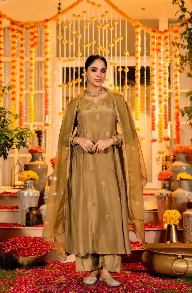 Premium Shimmer Chanderi Silk Heavily Embroidered Kurti, BSY Chanderi Silk Pants, and Organza Dupatta 3-Piece Festive Luxury Suit Set (S)